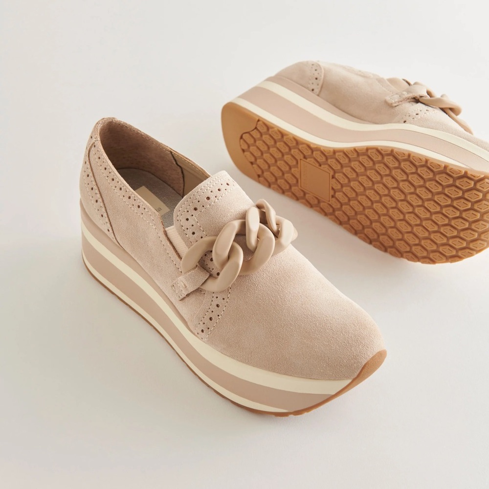 Dolce Vita Jhenee Sneaker in Dune Suede Size 8